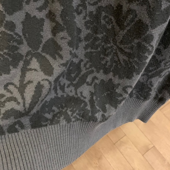 Beautiful floral printed sweater dress. - Picture 3 of 5